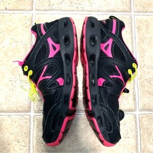 Speedo Sneakers Black and Pink Athletic Shoes with Yellow Laces